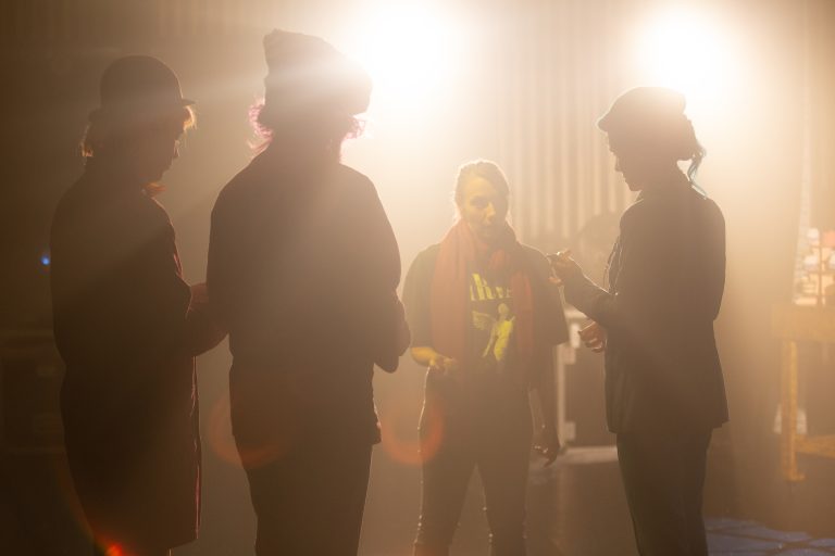 Comment réussir son premier spectacle : Le rôle essentiel d’une compagnie de production pour vous accompagner